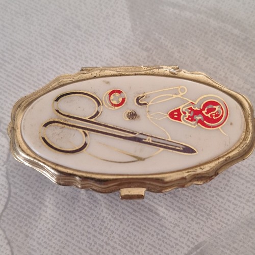 Vintage hinged enamel sewing - hinged,