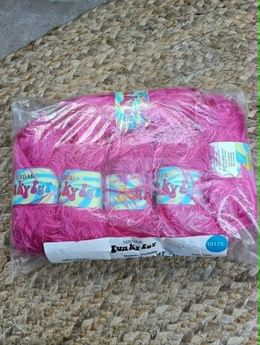 300g sirdar funky fur - 300g,