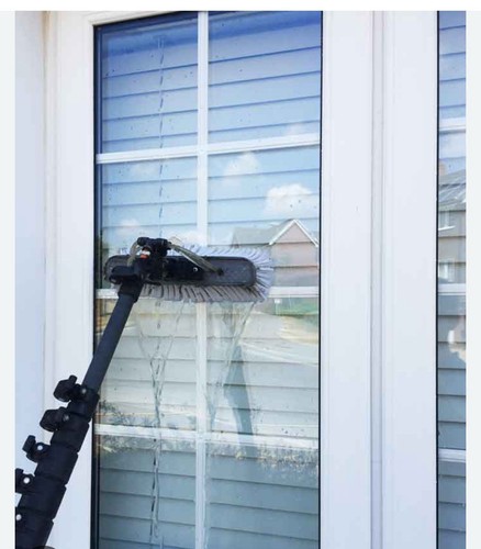 Window cleaning round ne - round, in