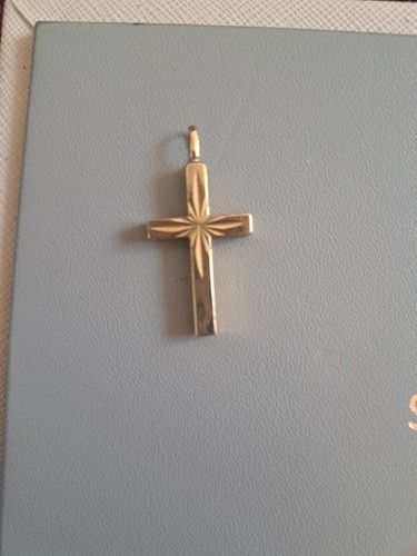 9ct gold cross pendant - 9ct, 1