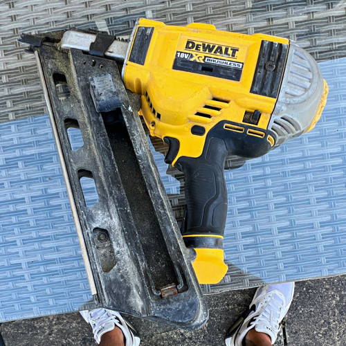 Dewalt dcn692 18v - 18v, brushless