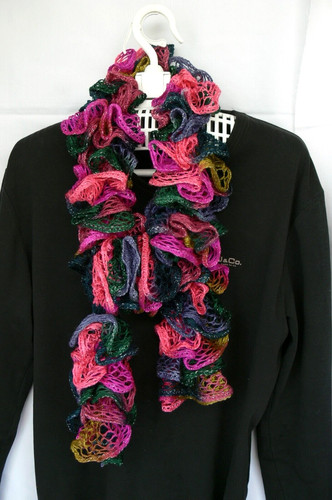 Scarf frilly flamenco magenta - frilly,