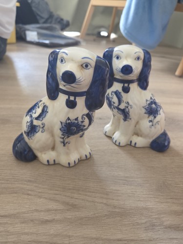 Pair staffordshire spanial - pair,