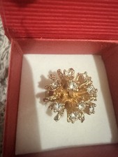 Fabulous Sarah Coventry StarburstCocktail Ring. Clear Glass Stones . Size N