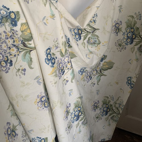 Vintage table cloth colefax - table,