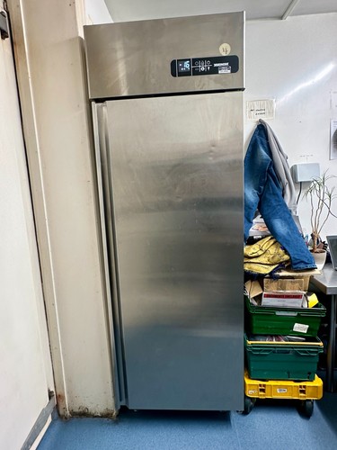 Upright refrigerated cabinet