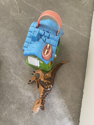 House toy works with battery - toy,