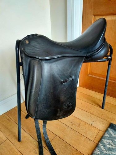 Henning sofa dressage - 18",