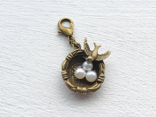 Antique bronze birds nest clip - birds,