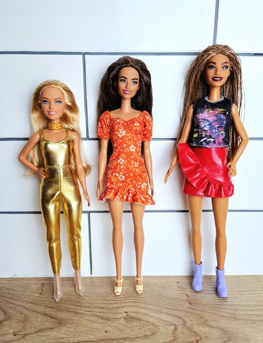 Barbie dolls bundle - barbie,