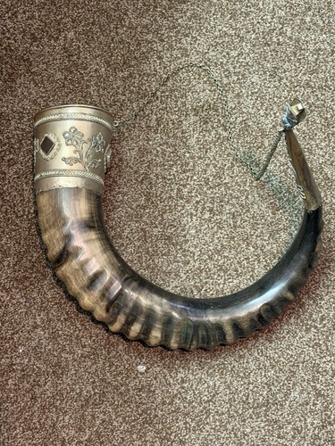 Large drinking horn with - horn,