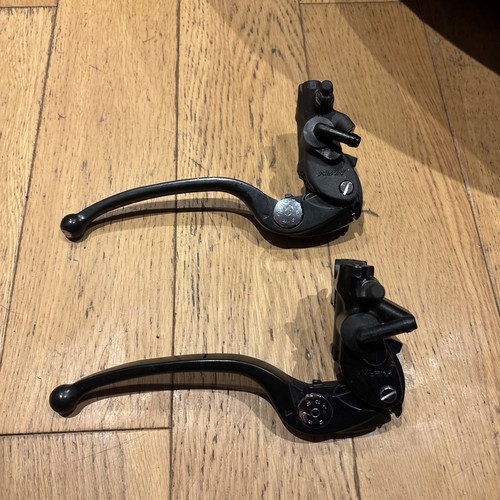 Master cylinder front - cylinder,