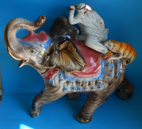 Huge porcelain figurine tiger - huge, figurine~tiger