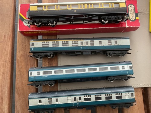 Hornby carriages gauge job - carriages, oo