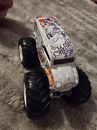 Monster truck cookie design - monster,