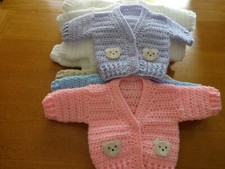 NEWBORN V-NECK TEDDY MOTIF CROCHET BABY CARDIGAN