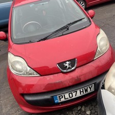 Peugeot 107 Breaking Red