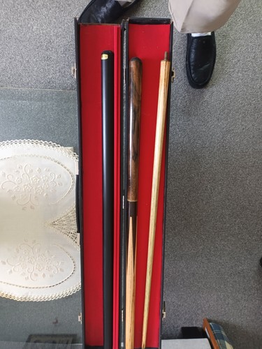 Snooker cue and case - set, just