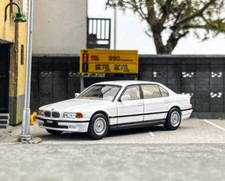 AL AR 1:64 White BMW 750iL E38