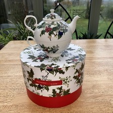 PORTMEIRION THE HOLLY AND THE IVY TEA FOR ONE CHRISTMAS TEAPOT AND LARGE CUP SET