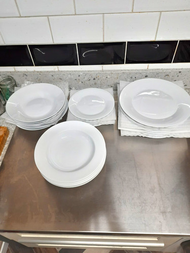 Pristine porcelain dinner set - pristine,