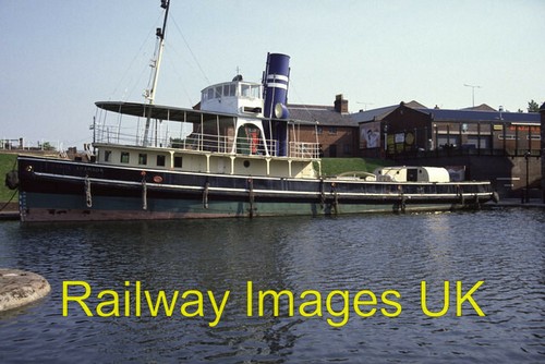 Photo steam tug - -,