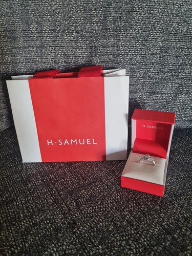 18ct diamond engagement - 18ct, ring