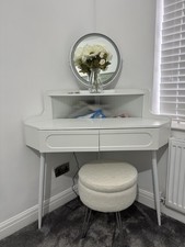 Dressing Table Corner Vanity