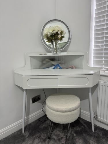 Dressing table corner vanity - table,