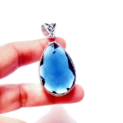 Sapphire gemstone - (lab-created)sapphire,