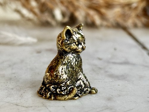 Brass cat figurine - brass, sitting
