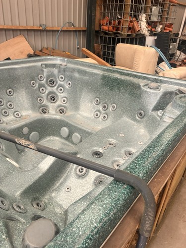 Square green hot tub - green,