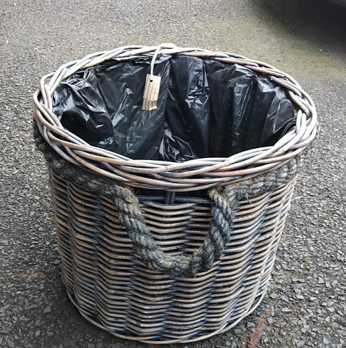 Round wicker basket with rope - round,