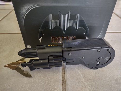 Batman movie grapple - batman,