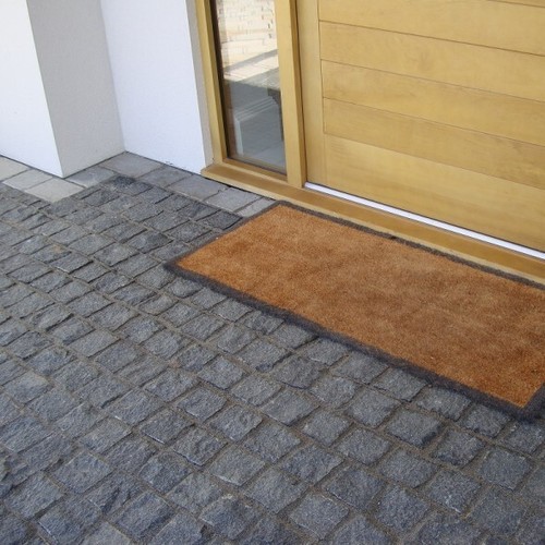 Black granite 100x100 cobbles - black,
