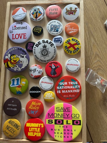 Varied pin badge - a, bundle