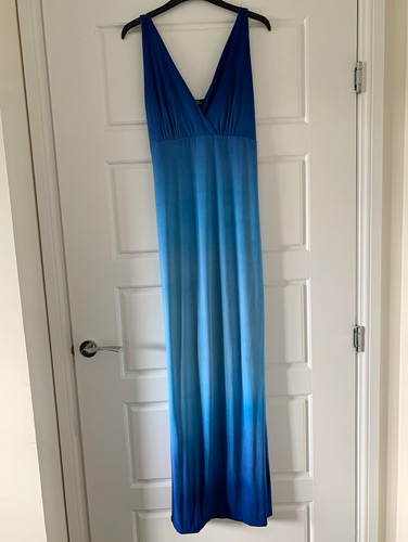 Jane norman blue ombre neck - jane, v-neck