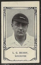 BARRATT-FAMOUS CRICKETERS 1932 (UNNUMBERED)-#06- LEICESTERSHIRE - BERRY