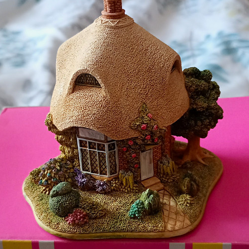 Lilliput lane hand painted - lilliput,