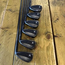 SUPERB SET OF CALEY X IRONS, 4-9, STEEL SHAFTS