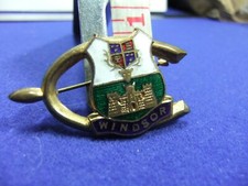 badge holiday souvenir charm wishbone windsor coat arms royal good luck keepsake