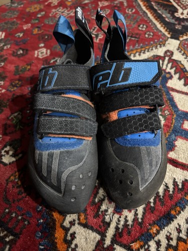 Django rock climbing shoes - rock,