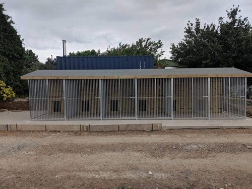 Six bay dog kennel - ft,