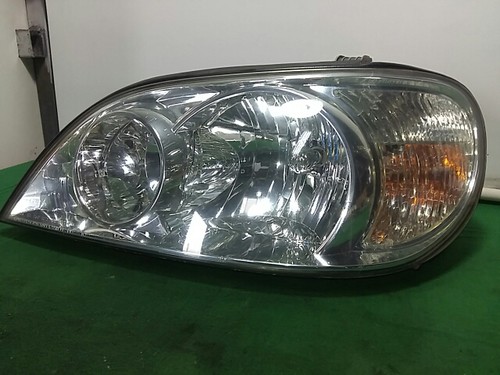 2002 kia sedona headlight - 2,