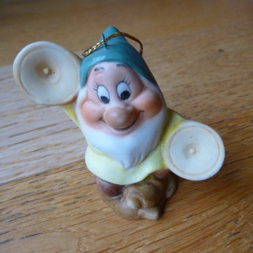 Disney seven dwarves bashful - seven,