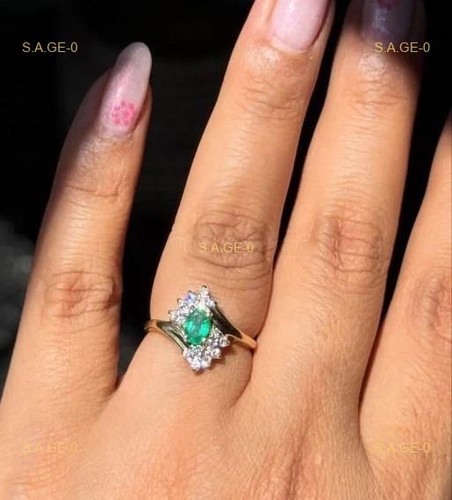 Oval green natural - 1.78, ct