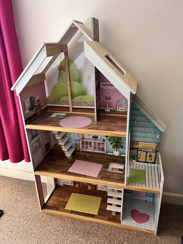 Dolls house - dolls,