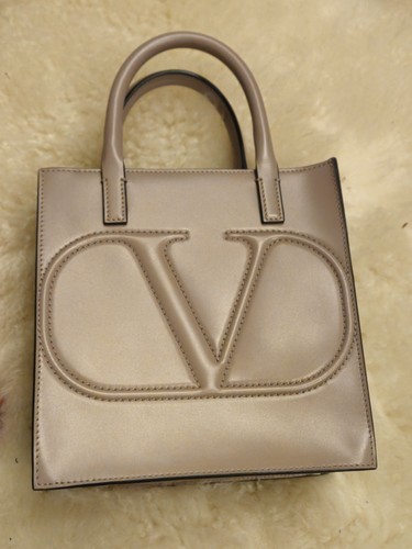 Authentic valentino garavani - valentino,