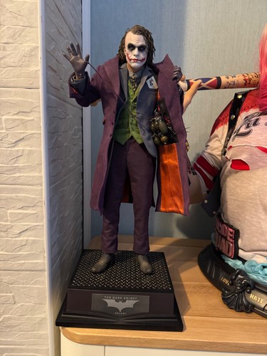Queen studios joker statue 4 - studios,