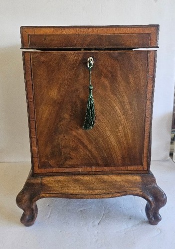 Antique footed cellarette - cellarette, /